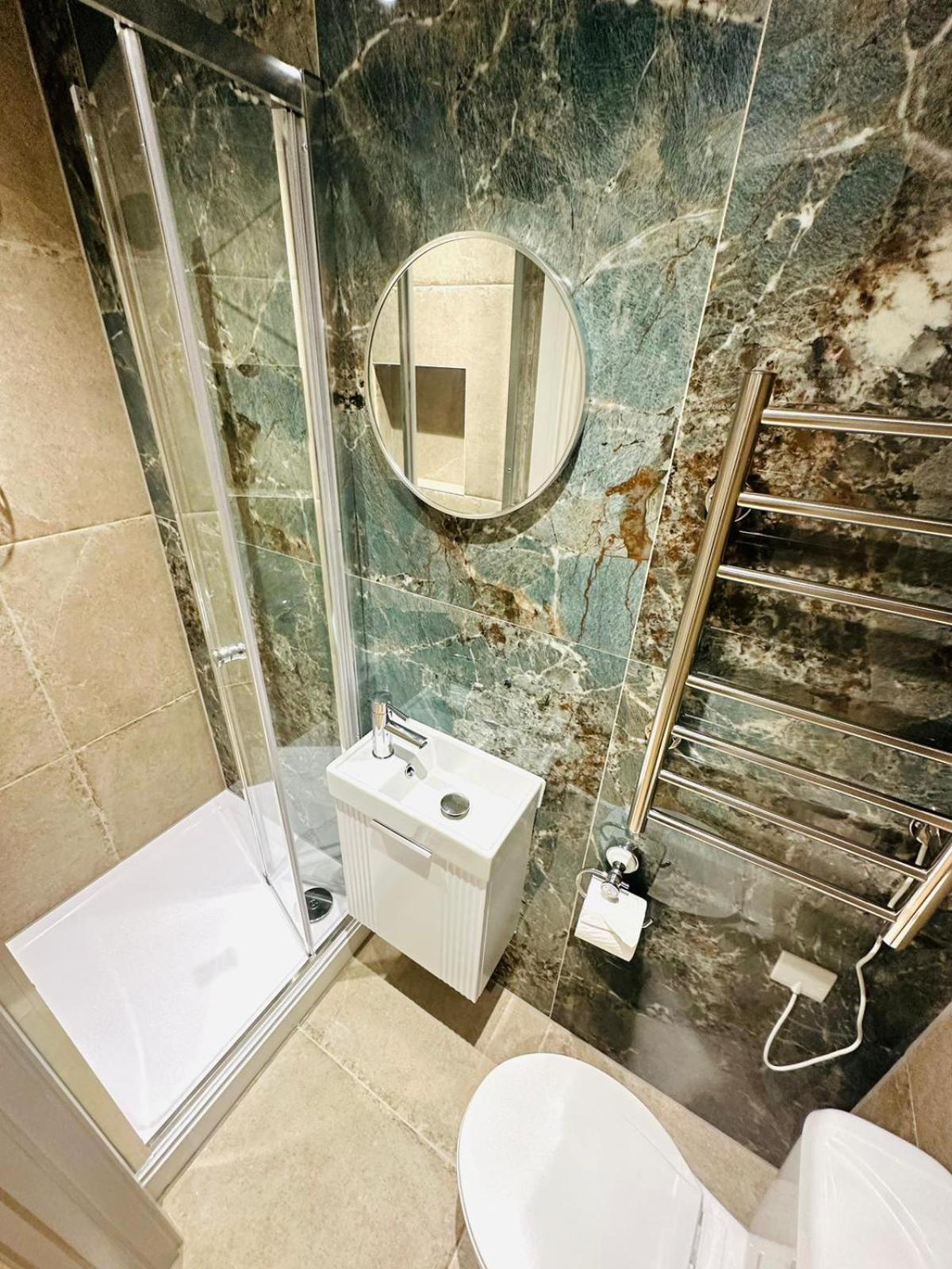 Ensuite Ii Great Location Close To Eye Pensiune *