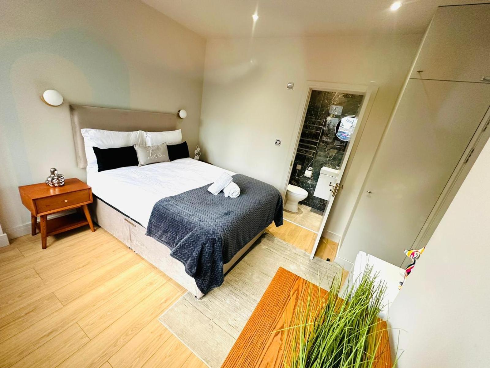 Pensiune Ensuite Ii Great Location Close To Eye