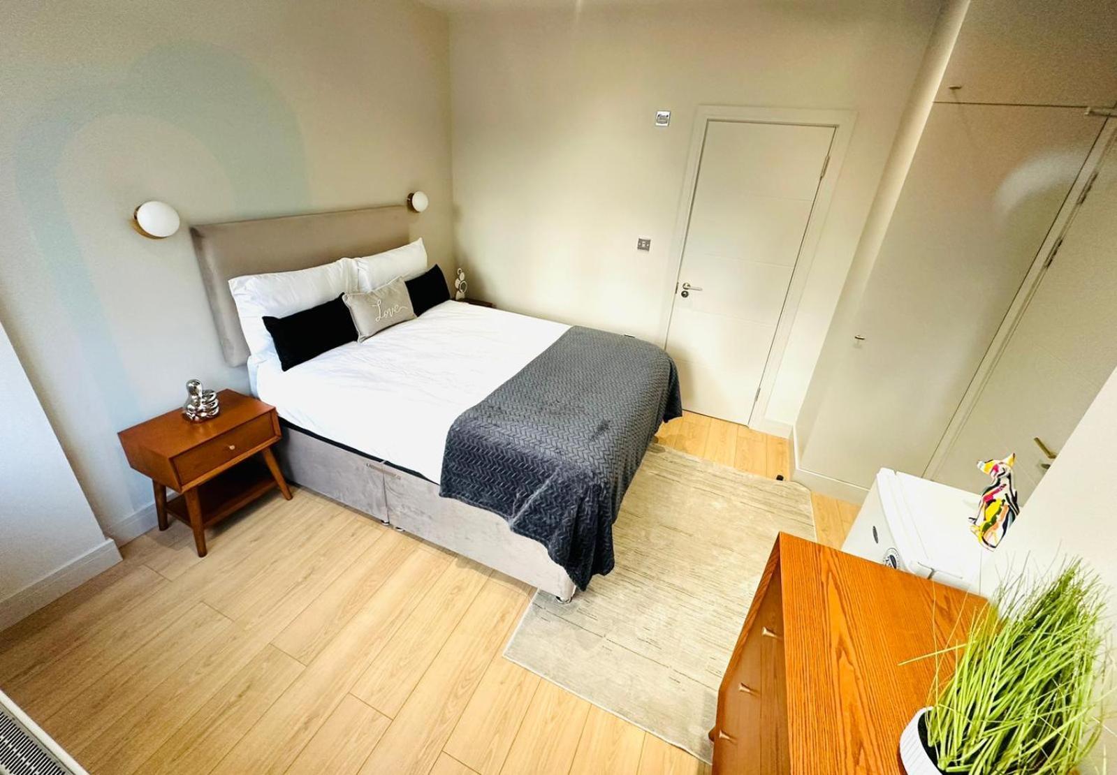 Ensuite Ii Great Location Close To Eye Pensiune