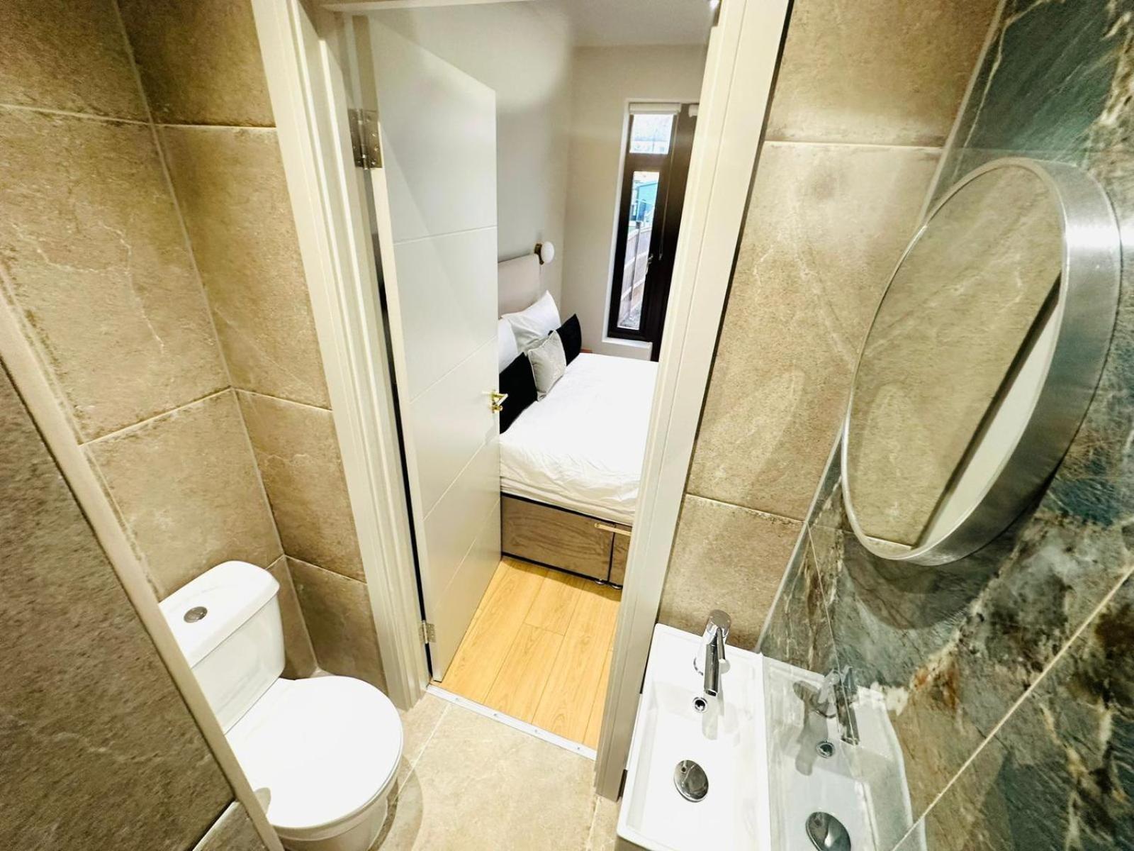 Pensiune Ensuite Ii Great Location Close To Eye Londra
