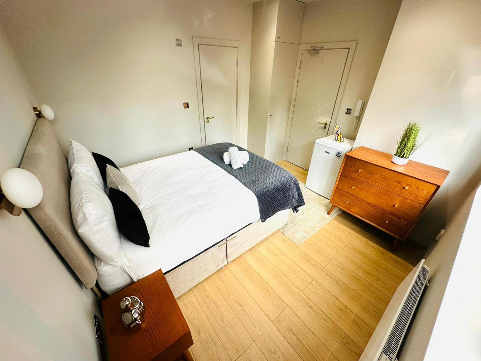 Pensiune Ensuite Ii Great Location Close To Eye Londra