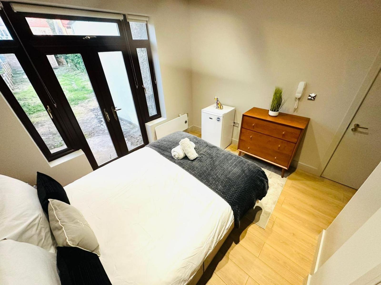 Ensuite Ii Great Location Close To Eye Pensiune