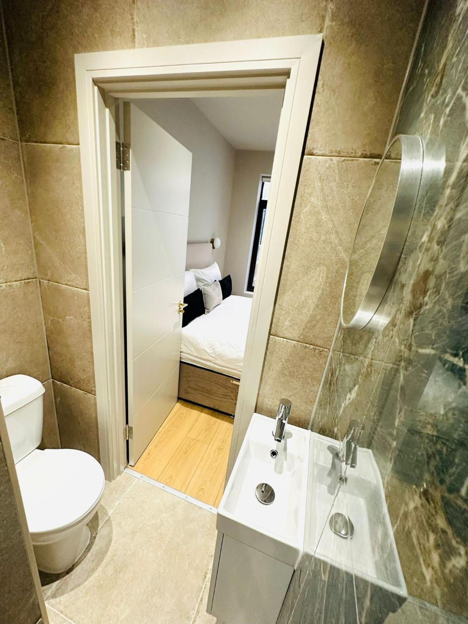 Ensuite Ii Great Location Close To Eye Pensiune *