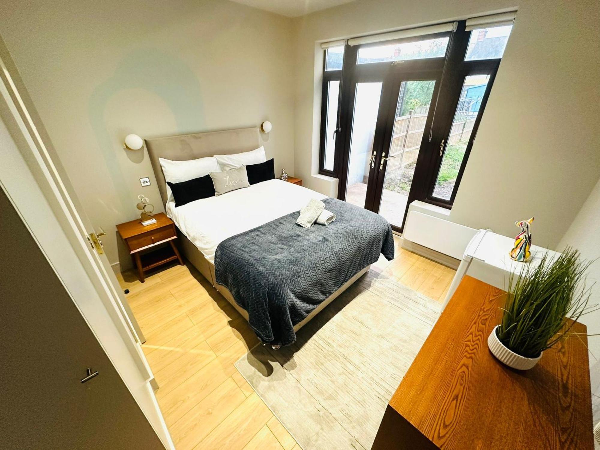 Pensiune Ensuite Ii Great Location Close To Eye Londra